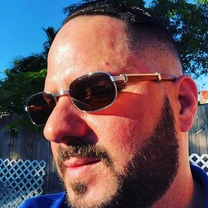 Meet your Posher, Lazaro